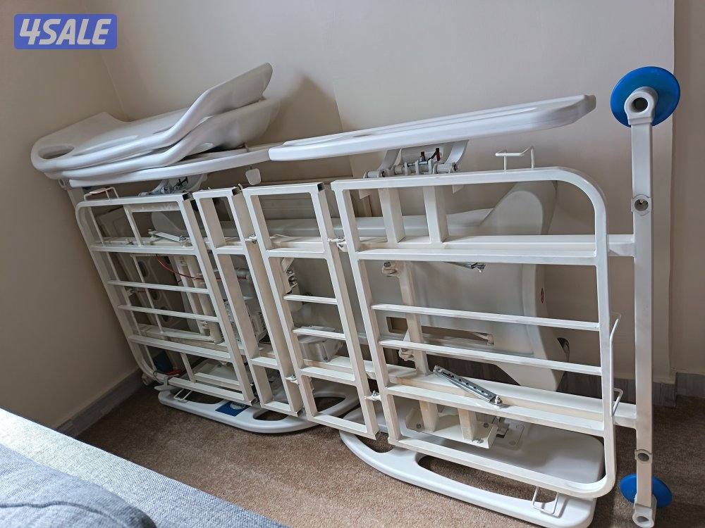 للبيع سرير طبي كهربائي استعمال اقل من اسبوع مع فرشه طبيه وريموت0