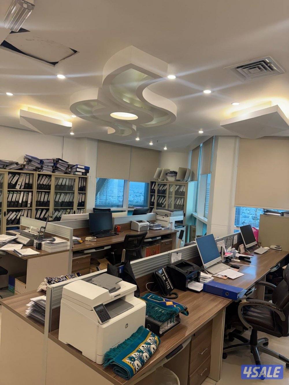 للبيع مكتب تجاري عليه ٥ تراخيص مع كامل الاثاث دور ٢٩ مركز الصفاة3