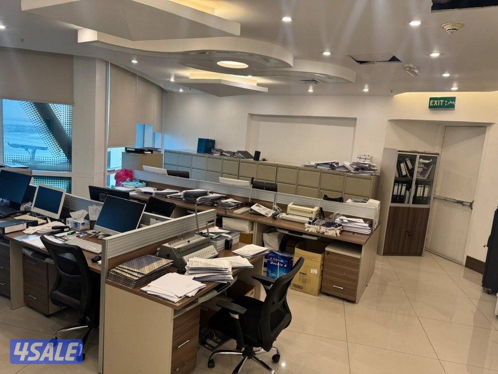 للبيع مكتب تجاري عليه ٥ تراخيص مع كامل الاثاث دور ٢٩ مركز الصفاة5
