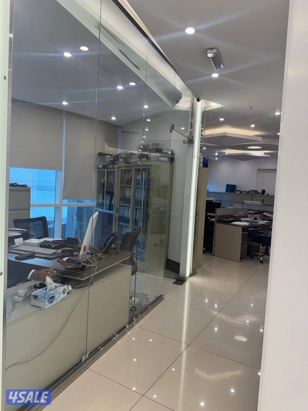 للبيع مكتب تجاري عليه ٥ تراخيص مع كامل الاثاث دور ٢٩ مركز الصفاة6