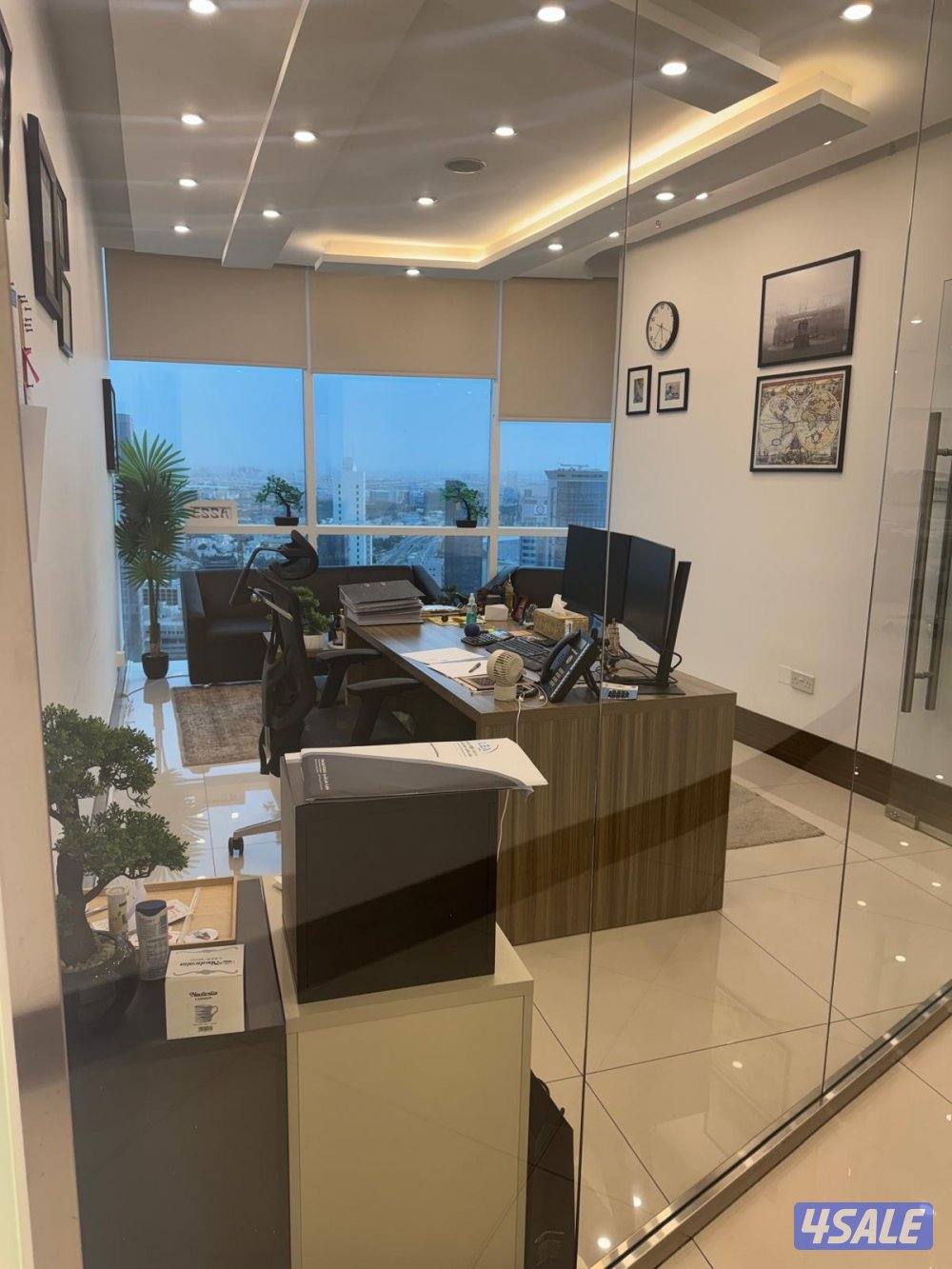 للبيع مكتب تجاري عليه ٥ تراخيص مع كامل الاثاث دور ٢٩ مركز الصفاة7