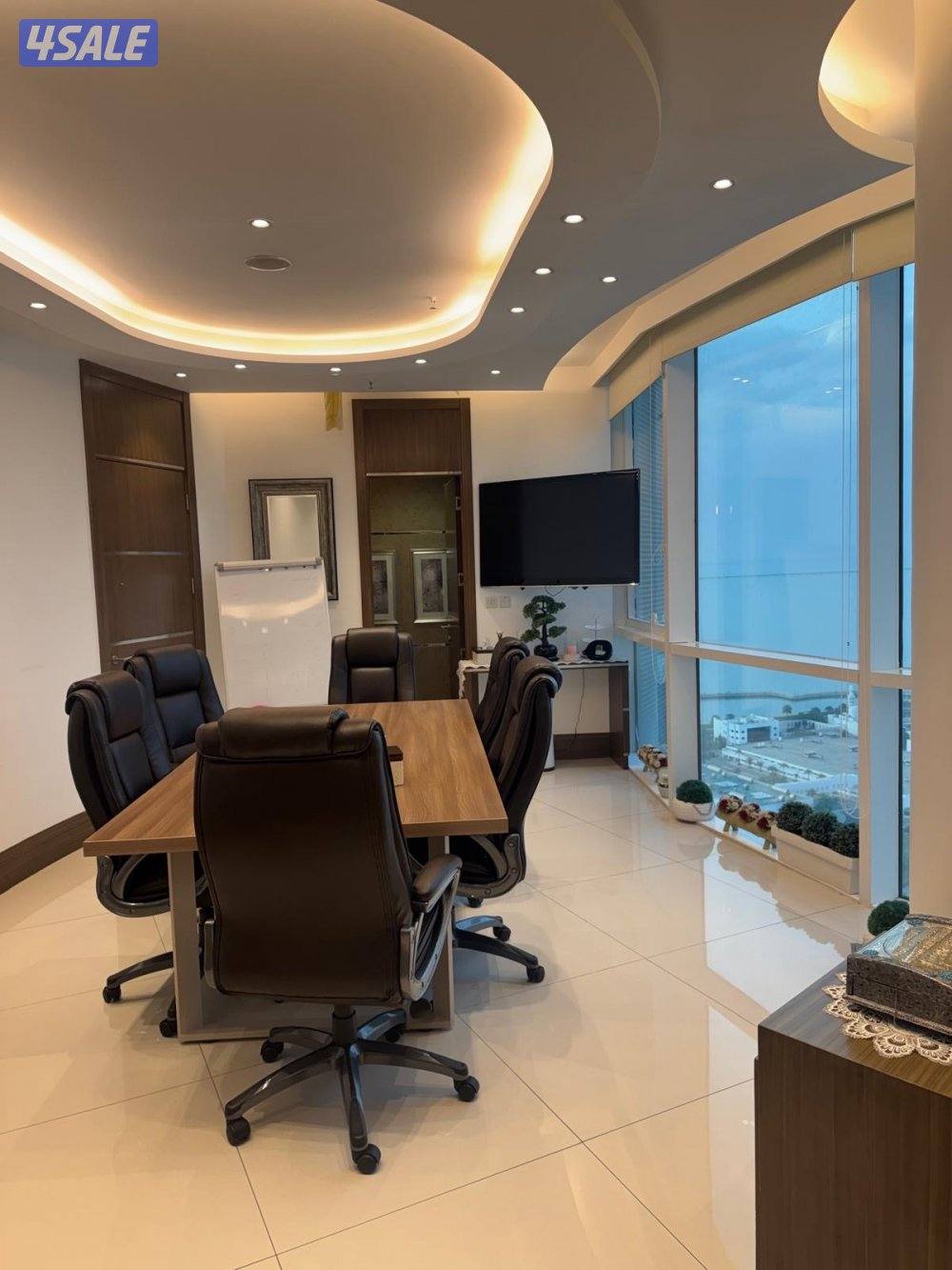 للبيع مكتب تجاري عليه ٥ تراخيص مع كامل الاثاث دور ٢٩ مركز الصفاة8