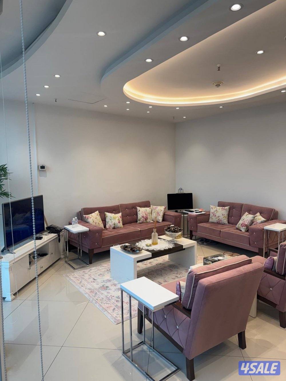 للبيع مكتب تجاري عليه ٥ تراخيص مع كامل الاثاث دور ٢٩ مركز الصفاة10