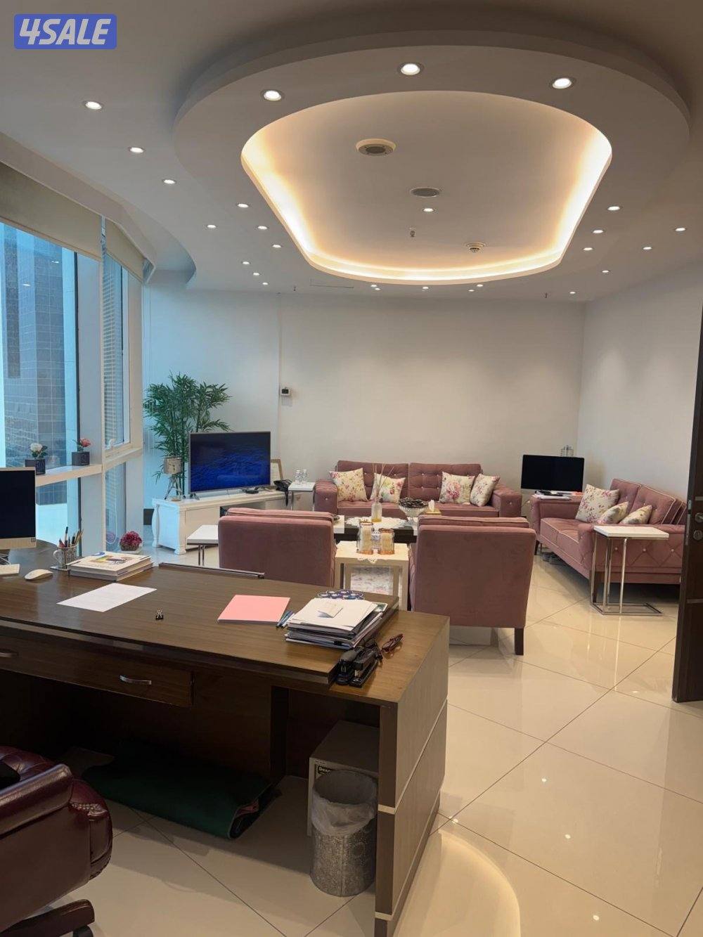 للبيع مكتب تجاري عليه ٥ تراخيص مع كامل الاثاث دور ٢٩ مركز الصفاة14