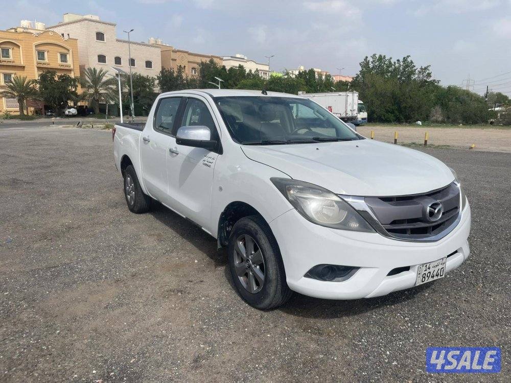 للبيع وانيت مازدا م2016 كامل المواصفات بحالة ممتازه0