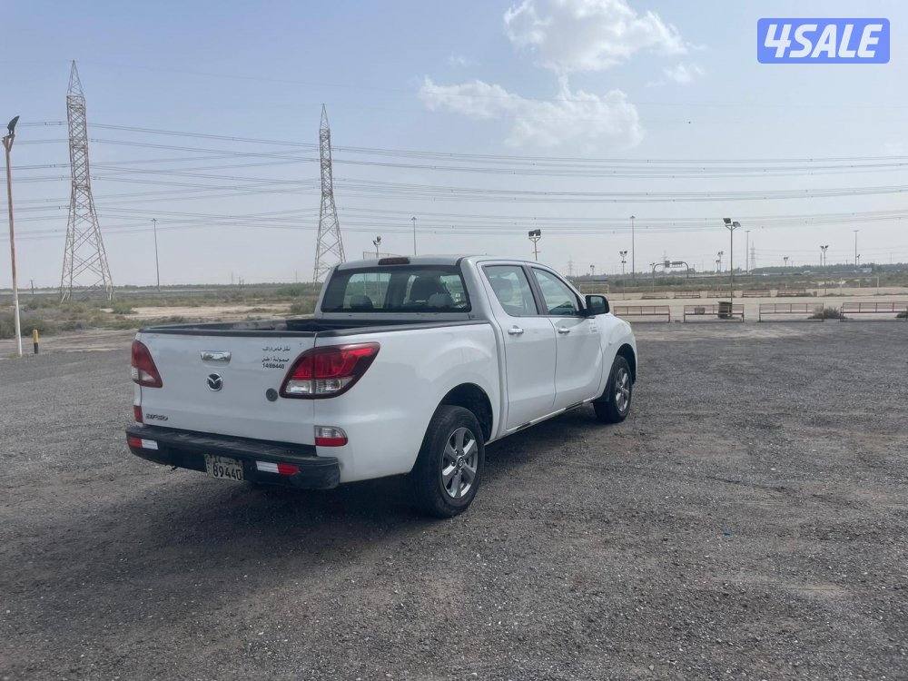 للبيع وانيت مازدا م2016 كامل المواصفات بحالة ممتازه3