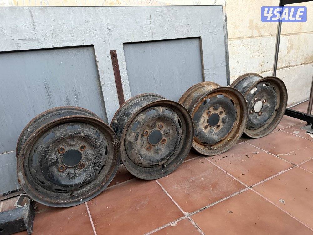 4 رنقات كانو راكبين على ضبعه عله 200L0