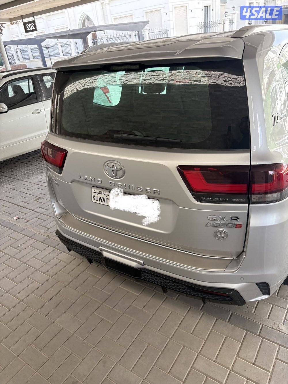 للبيع Toyota Land Cruiser GXR موديل 20224