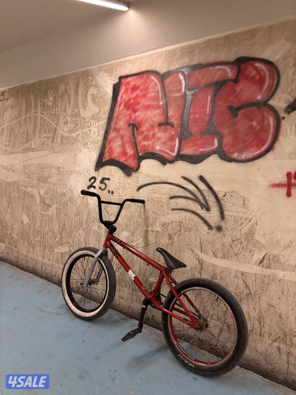 قاري bmx عليه قطع قويا ويقعد معك فتره0