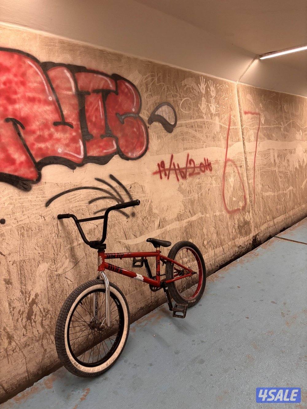 قاري bmx عليه قطع قويا ويقعد معك فتره1