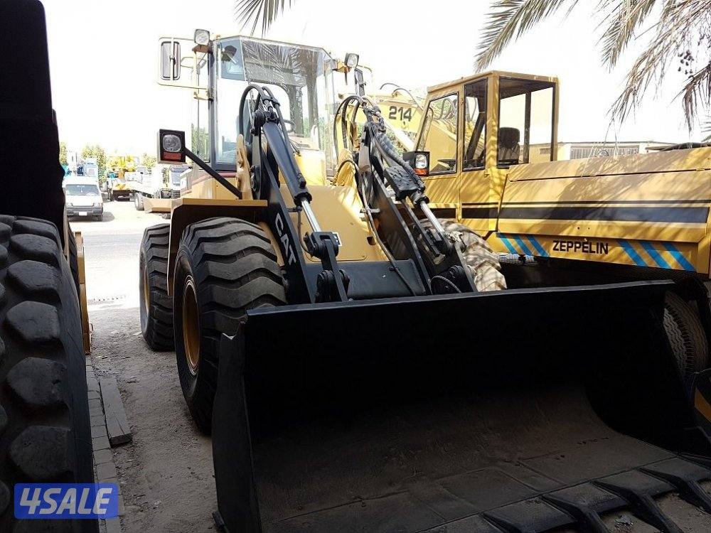 للبيع  تراكتور كاتربلر حجم IT28F23