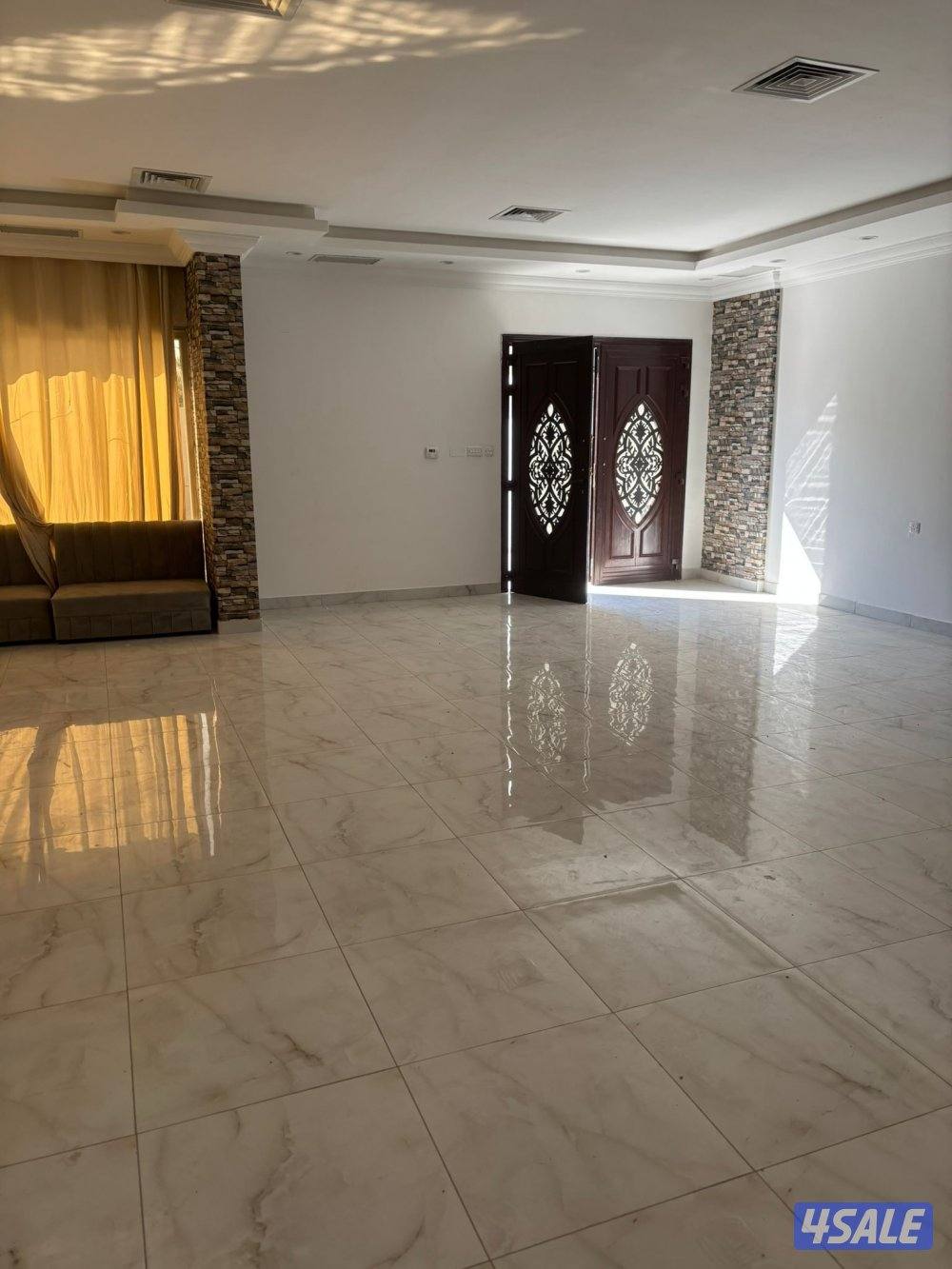 للبيع قسيمه بأم الهيمان قطعه ٩ شارع واحد دورين0