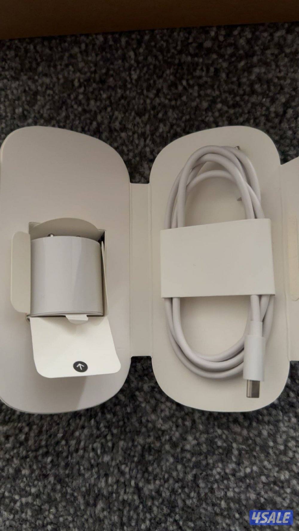 Meta quest 3s ممتازه وبكرتونها1