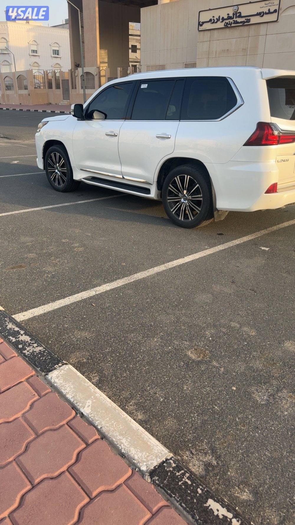 للبيع جيب لكزس6