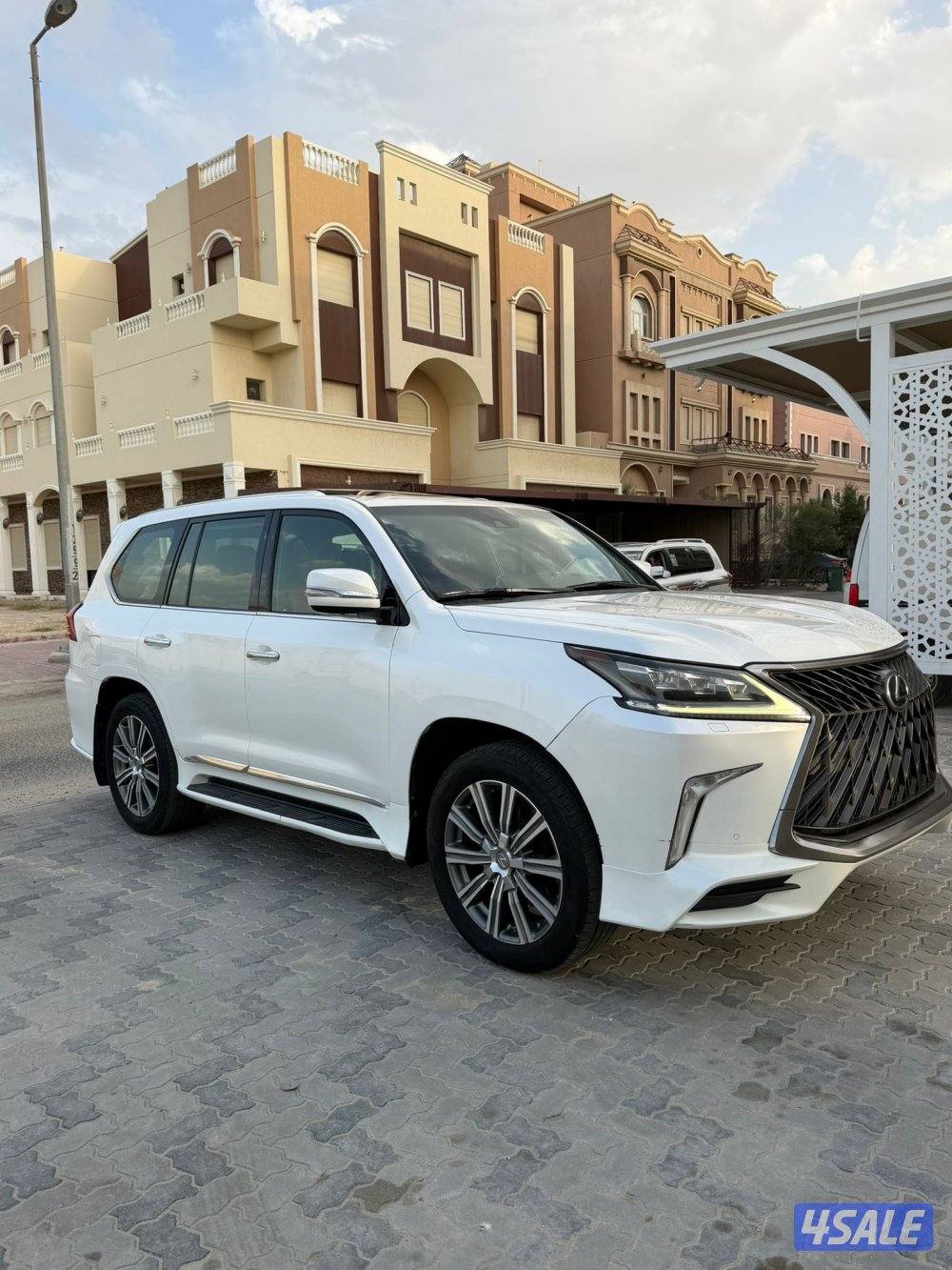 لكزس 2017 الدرجه الاولى عداده 1700