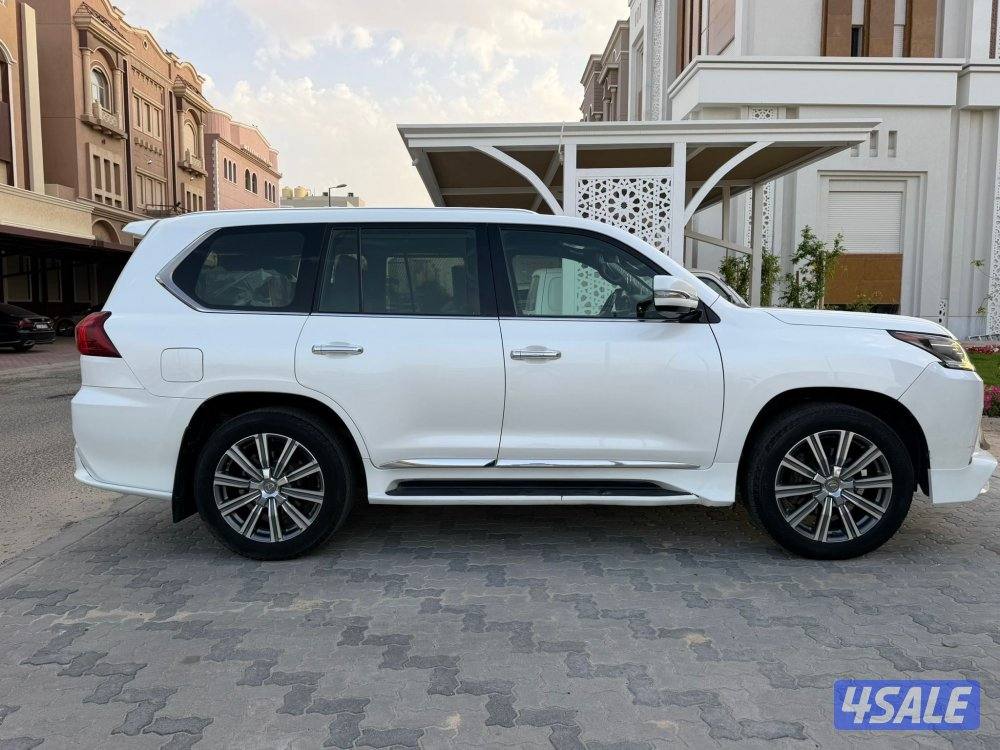 لكزس 2017 الدرجه الاولى عداده 1701