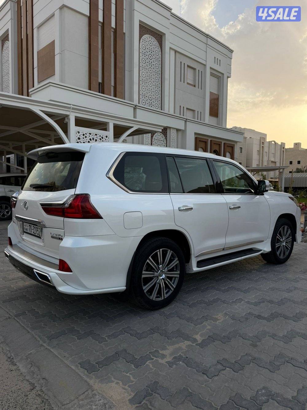 لكزس 2017 الدرجه الاولى عداده 1702