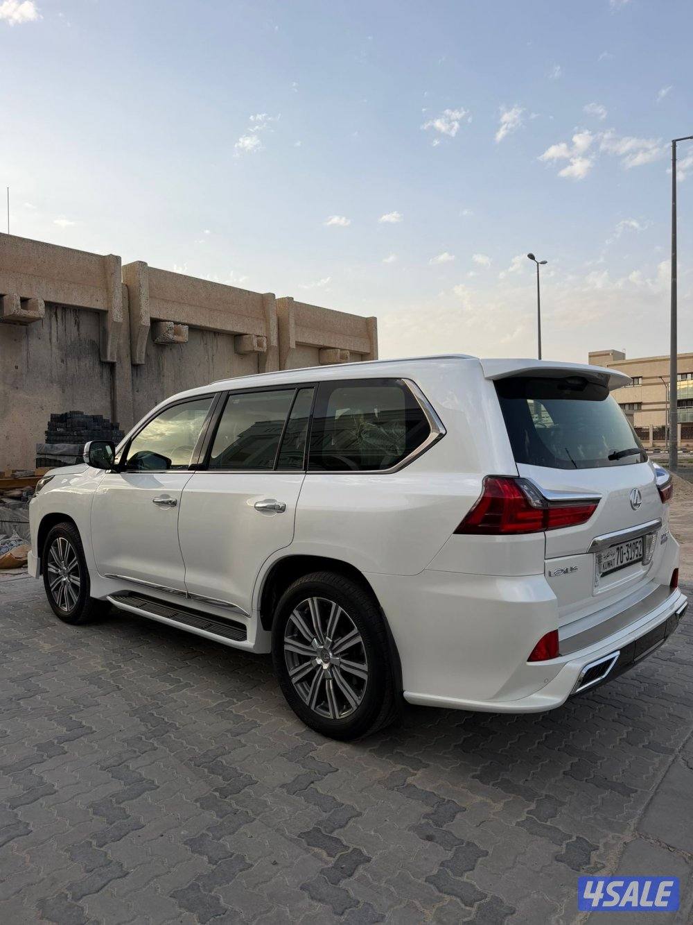 لكزس 2017 الدرجه الاولى عداده 1703