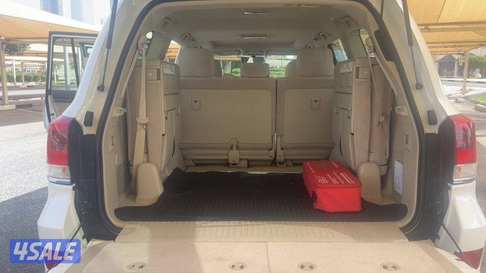 للبيع لاند كروزر موديل 2019 شرط الفحص صبغ الوكاله ماشي 131 وراد الساير3