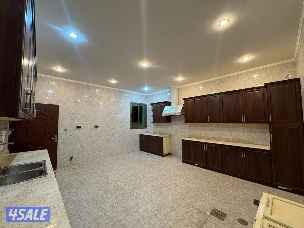 للإيجار دور ارضي + شقه في جابر الاحمد1