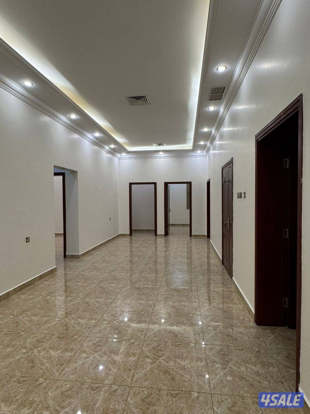 للإيجار دور ارضي + شقه في جابر الاحمد4