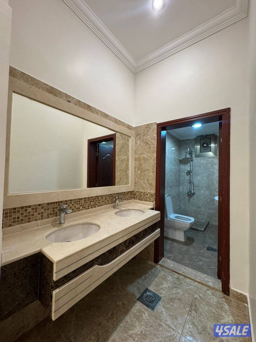 للإيجار دور ارضي + شقه في جابر الاحمد5