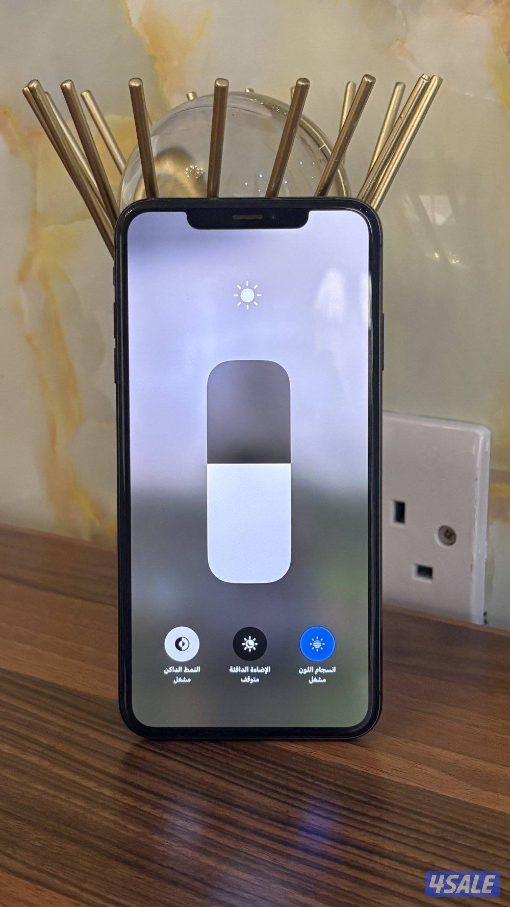 للبيع ايفون اكس ماكس نظيف مو مفتوح ولا مبدل فيه شيء البطاريه 780