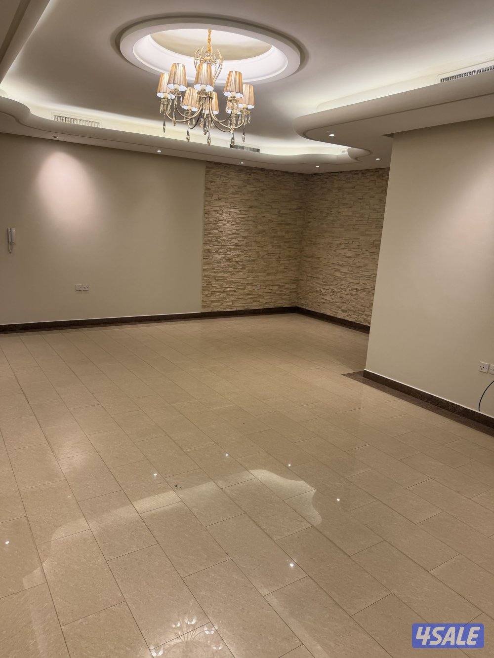 شقه لإيجار سبور ديلوكس دور اول ثلاث غرف و3 حمامات + غرف خد + غرفه غسيل0