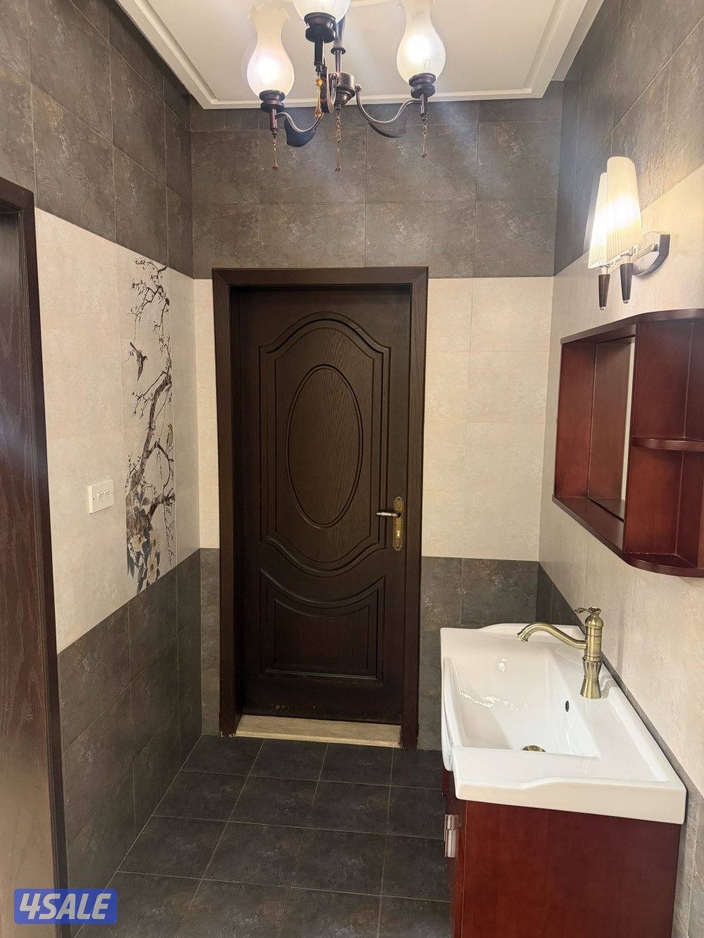 شقه لإيجار سبور ديلوكس دور اول ثلاث غرف و3 حمامات + غرف خد + غرفه غسيل1