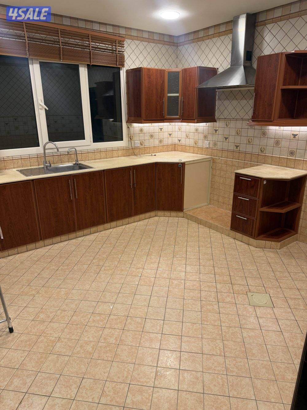 شقه لإيجار سبور ديلوكس دور اول ثلاث غرف و3 حمامات + غرف خد + غرفه غسيل2