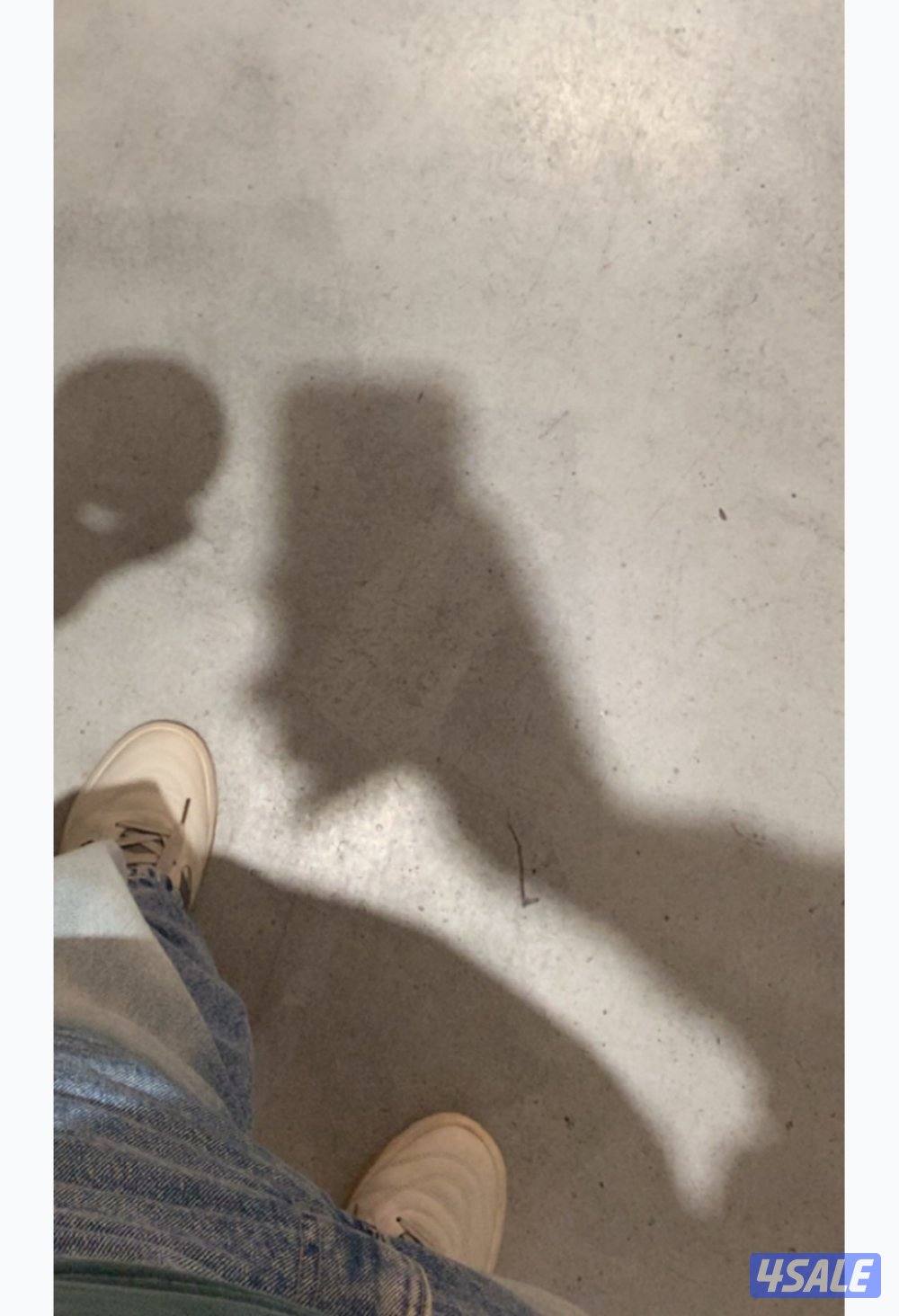 العمر 19 الجنسيه غير كويتي (بدون) لدي رخصة قيادة0