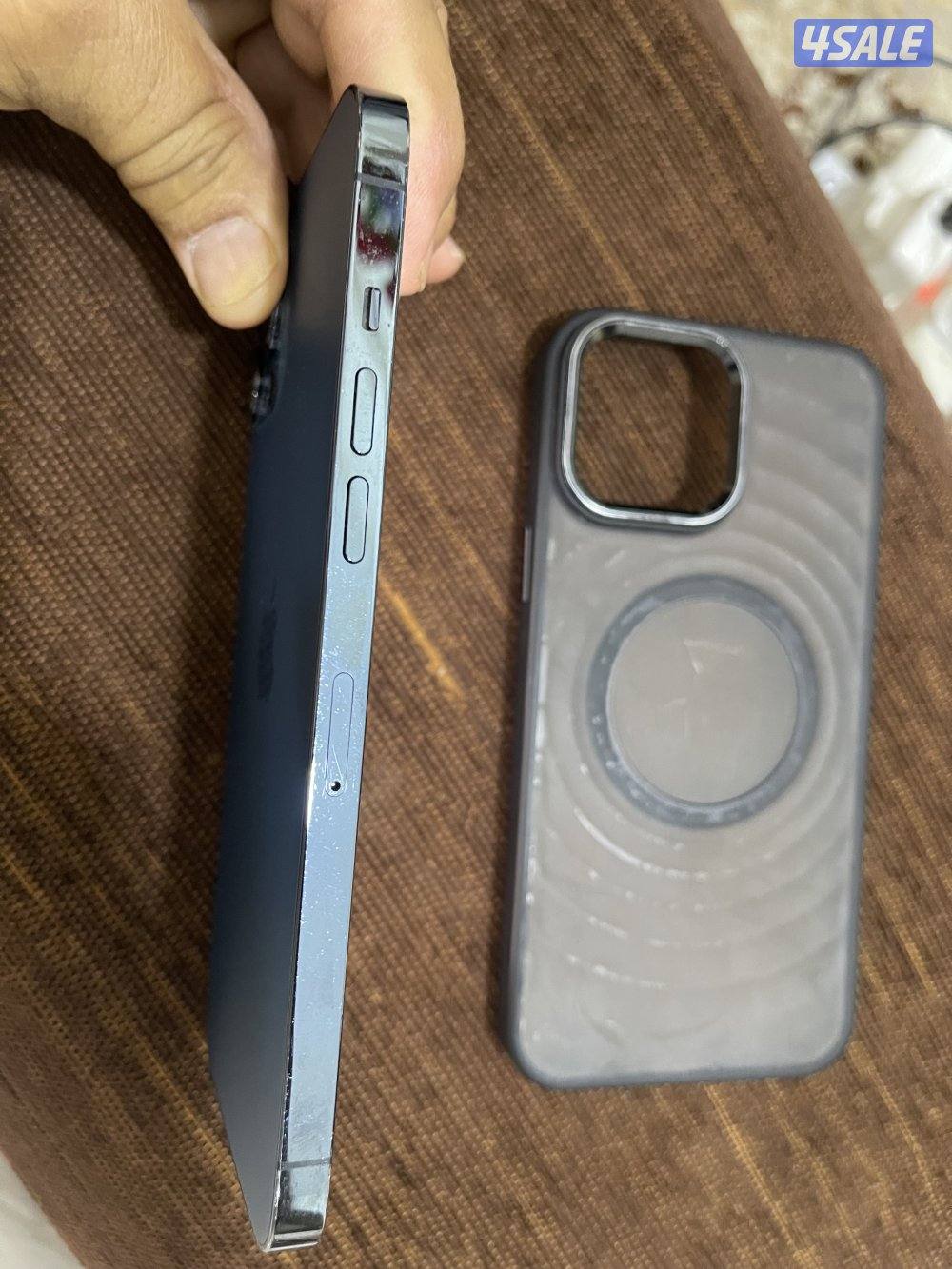 ايفون 12برو ماكس لون ازرق 256 قيقا مو مفتوح ولا مصلح مع كفر4