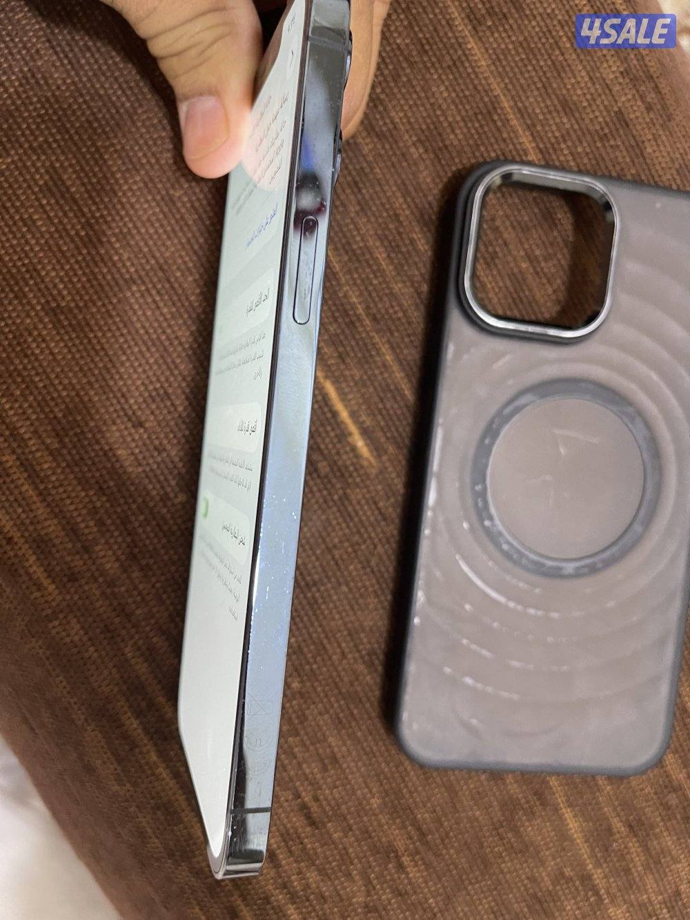 ايفون 12برو ماكس لون ازرق 256 قيقا مو مفتوح ولا مصلح مع كفر5