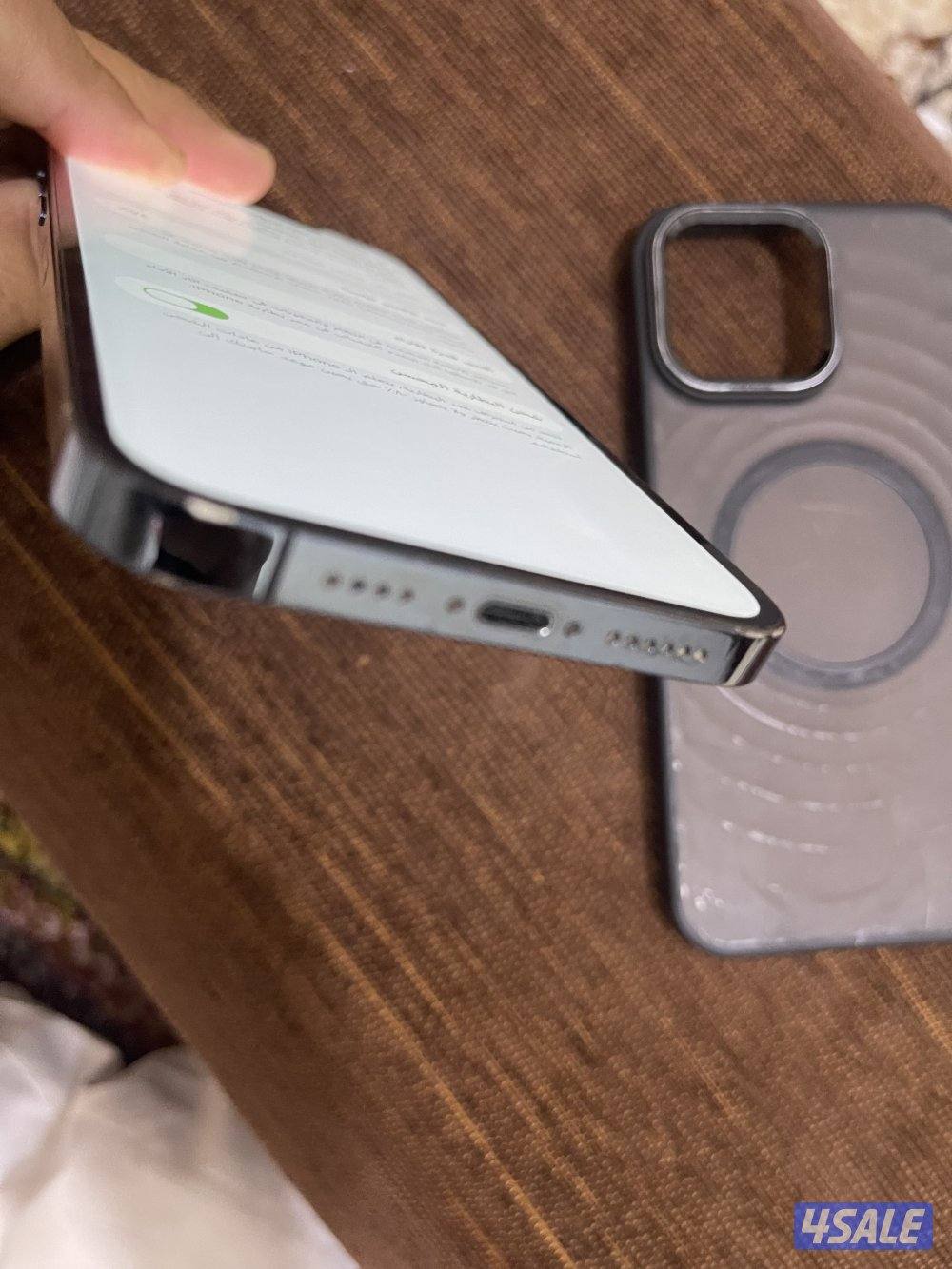 ايفون 12برو ماكس لون ازرق 256 قيقا مو مفتوح ولا مصلح مع كفر7