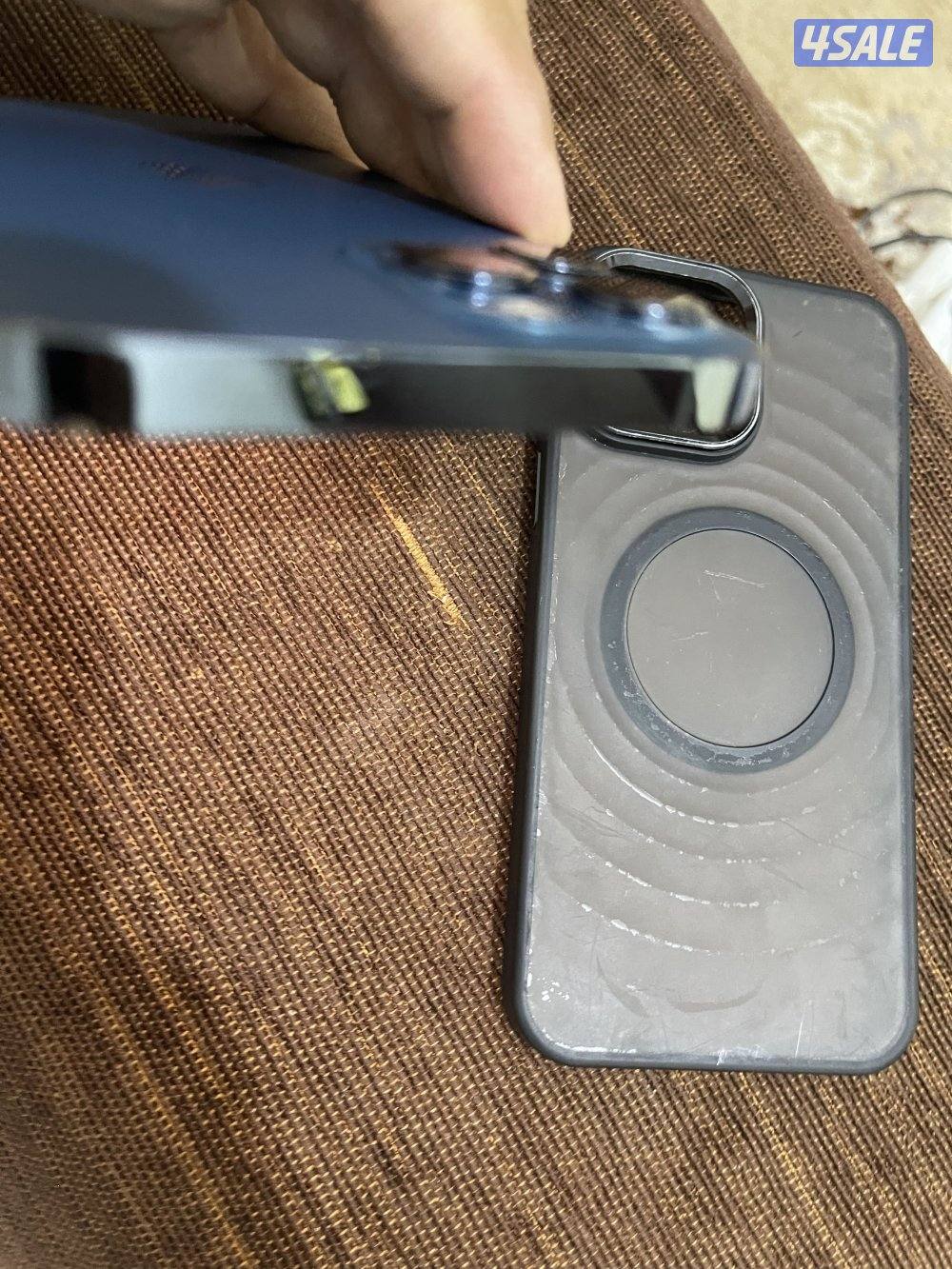 ايفون 12برو ماكس لون ازرق 256 قيقا مو مفتوح ولا مصلح مع كفر8