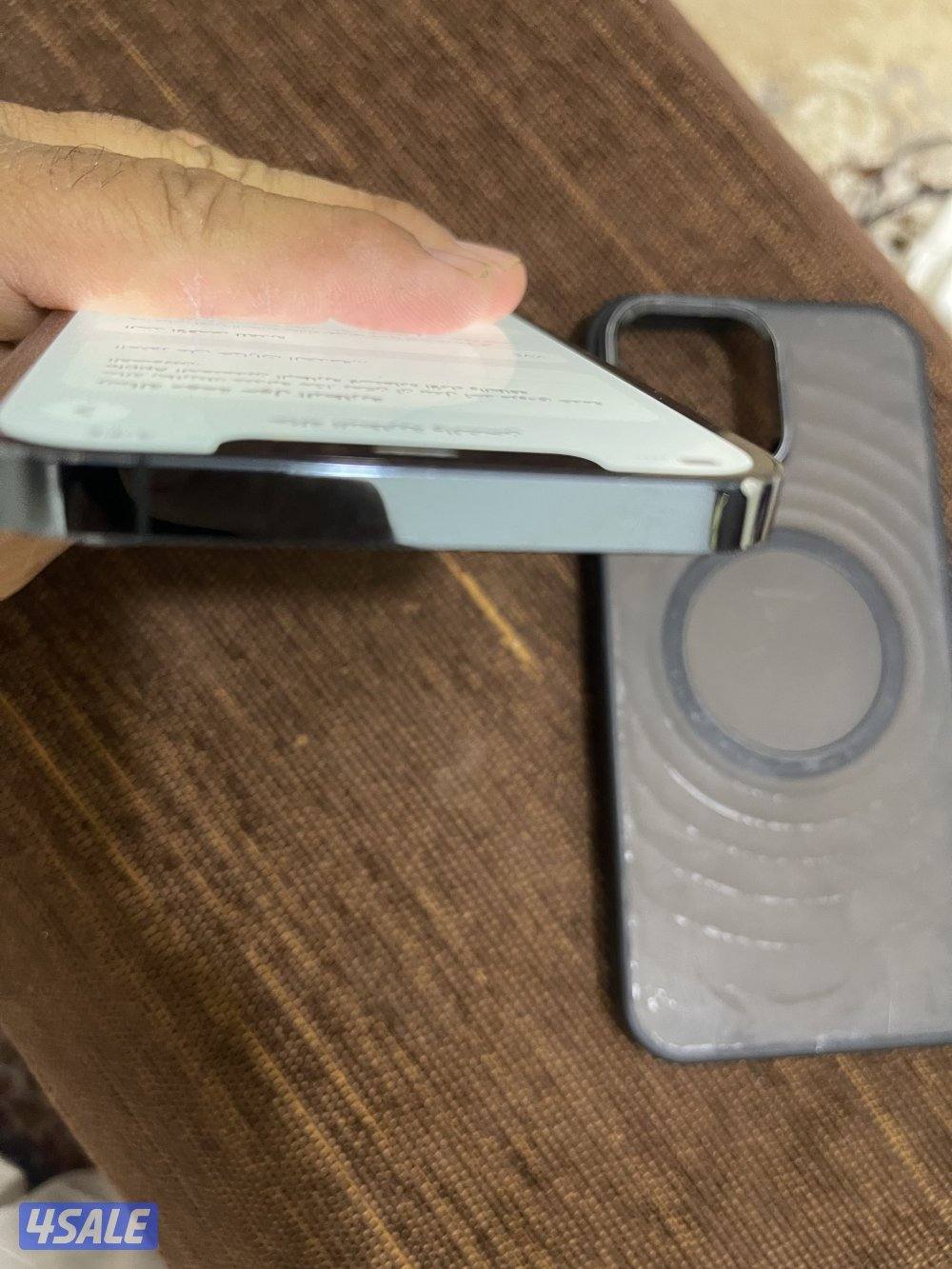 ايفون 12برو ماكس لون ازرق 256 قيقا مو مفتوح ولا مصلح مع كفر9