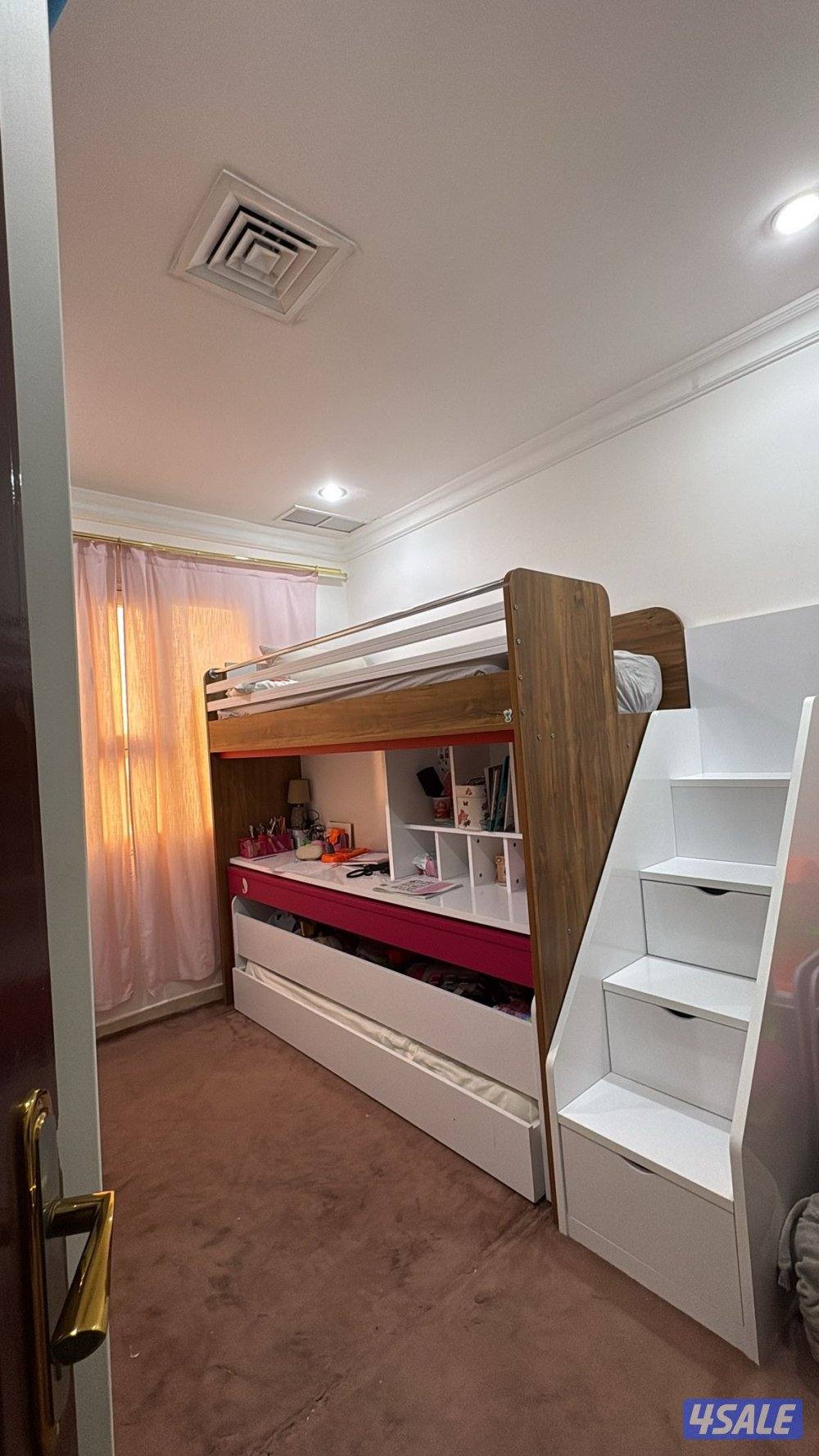 سرير اطفال طابقين وخزانه ثلاث ابواب0