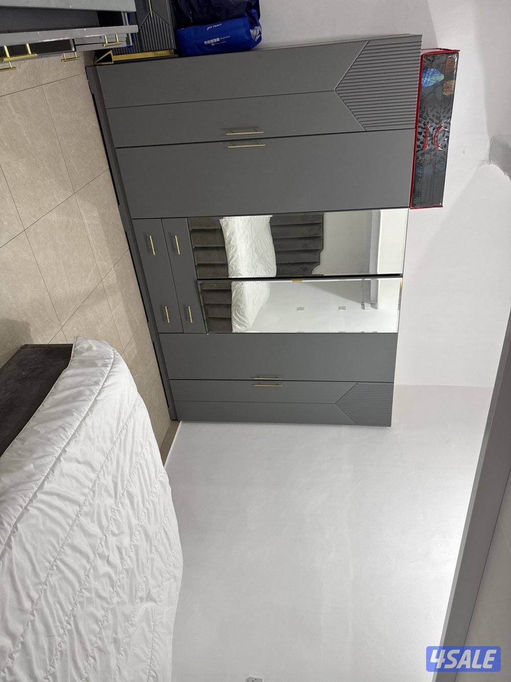 غرفه نوم نظيفه جداً للبيع سبب البيع السفر8