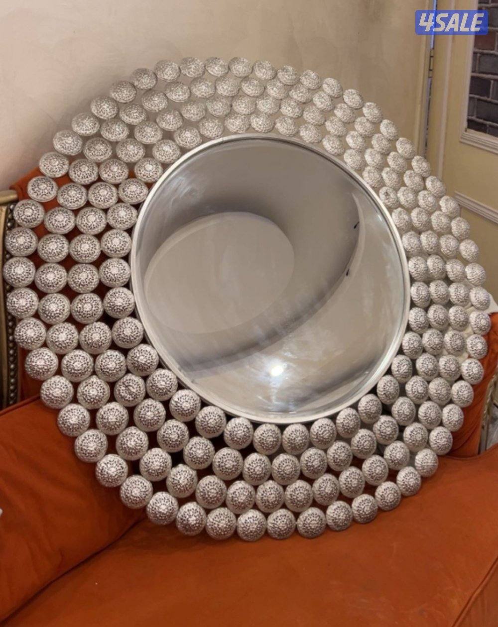 سرير من اكيا مع ماترس  ومراه حائط كبيره من هوم سنتر3