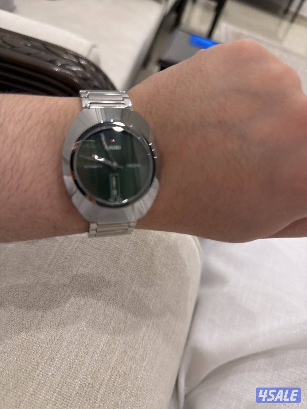 كل مرفقاتها معها1