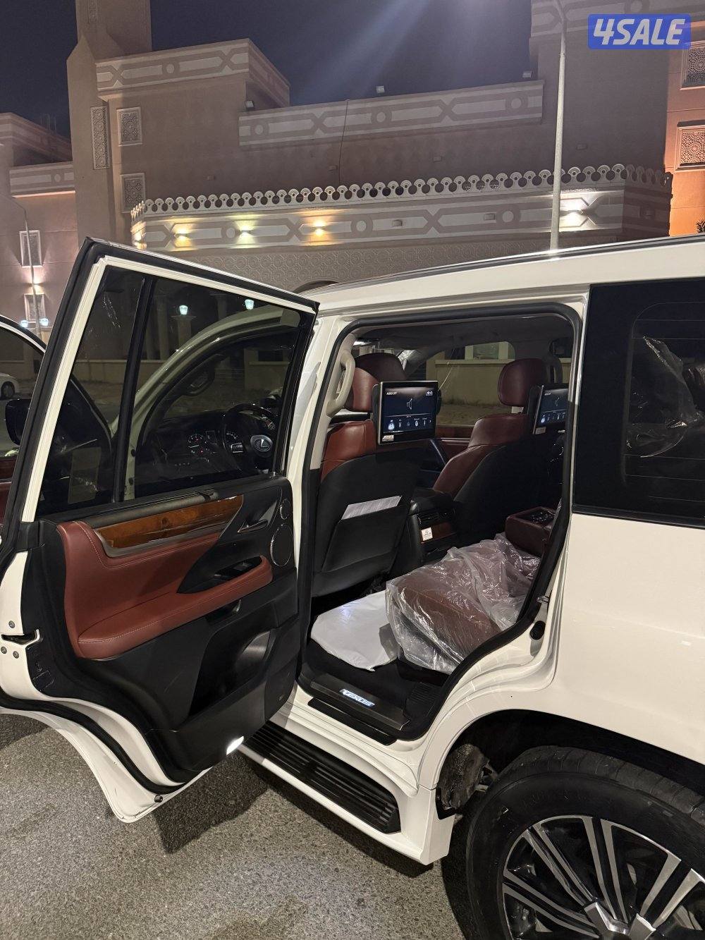 جيب لكززس 2018 ماشي 308 سيرفس منتظم بالوكالة والصامل يبشر بالخير8