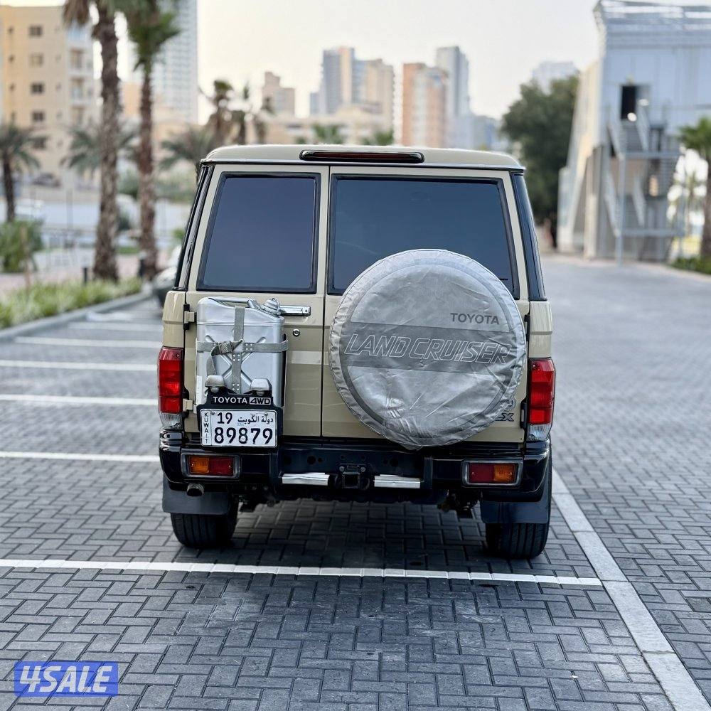  تويوتا لاندكروزر موديل 2021 (نص) وارد الساير صبغ الوكاله3