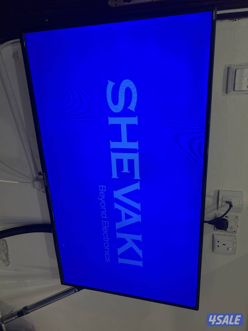 تلفزيون 50 بوصة نظيف مع ستاند بسعر مناسب0