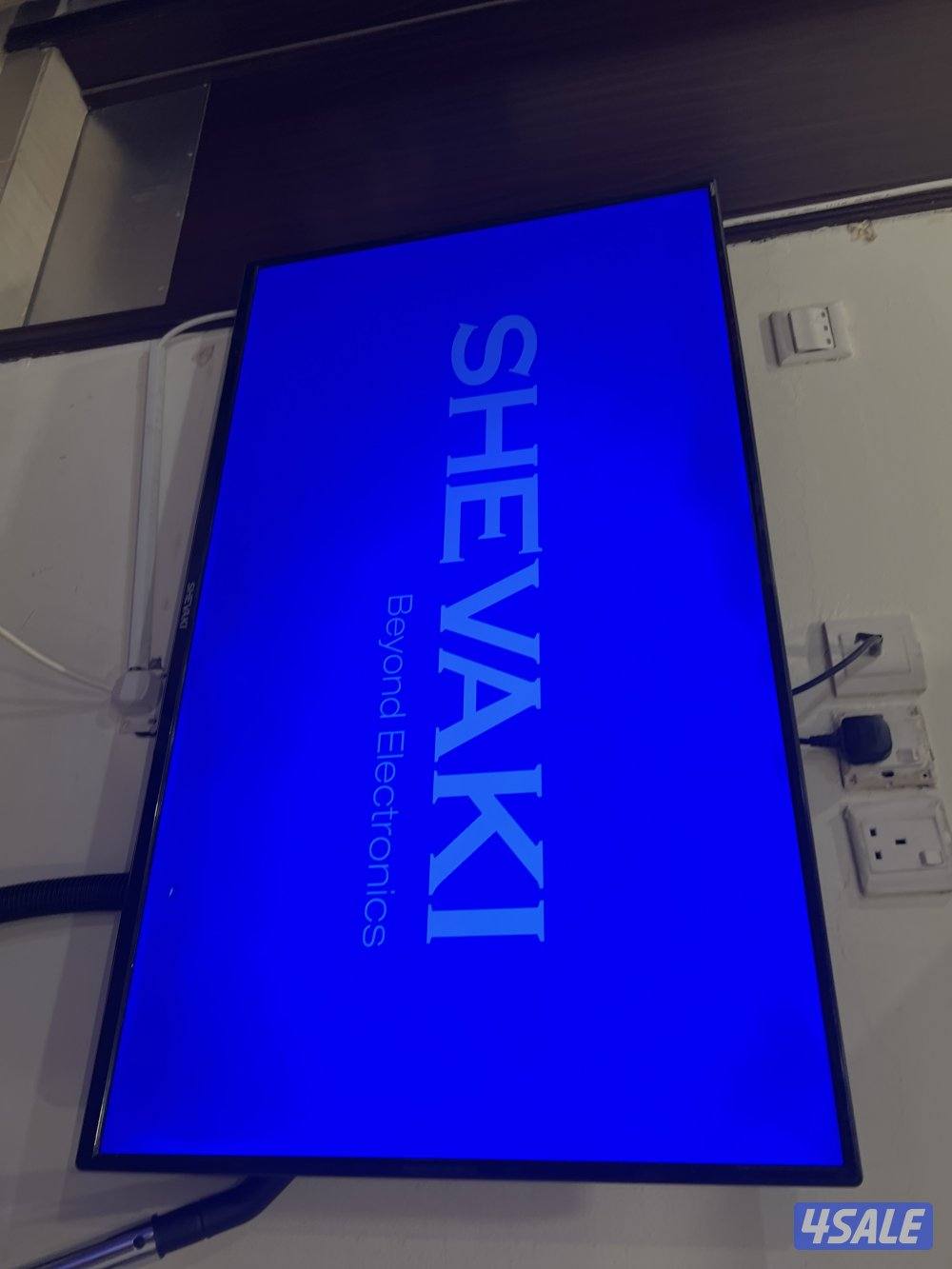 تلفزيون 50 بوصة نظيف مع ستاند بسعر مناسب2