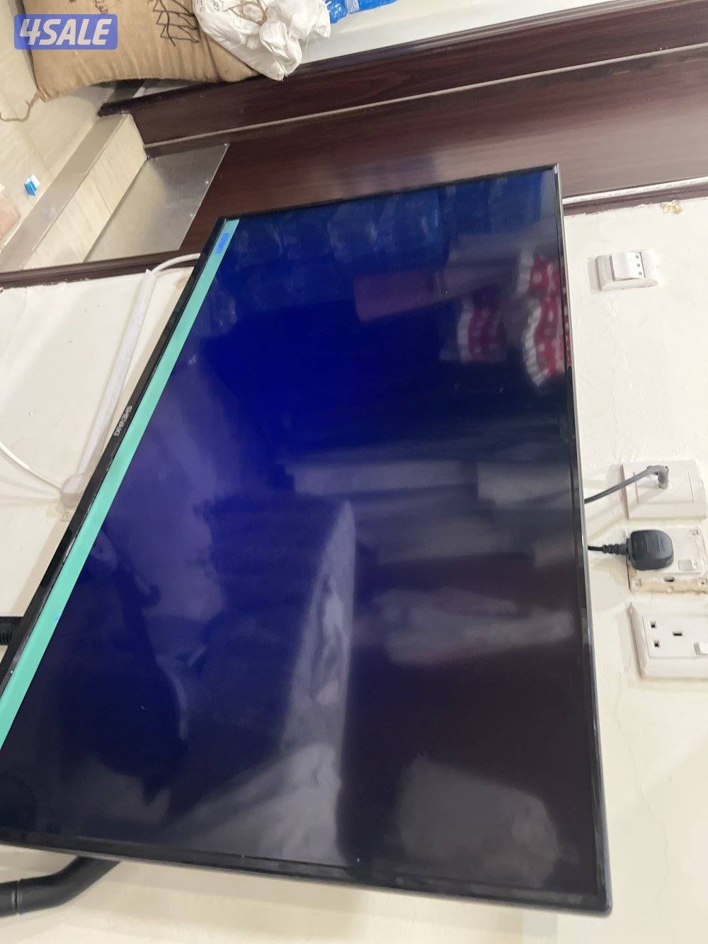 تلفزيون 50 بوصة نظيف مع ستاند بسعر مناسب4