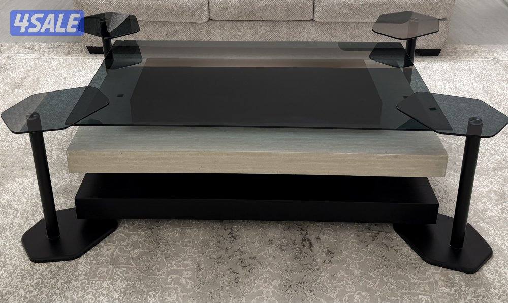 للبيع طاولة وسط مع ٤ طاولات تقديم0