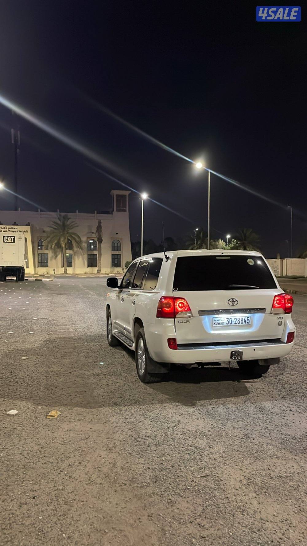 للبيع لاند٢٠١٤GXR وارد الساير صبغ الوكاله بلكامل ماشي ٥٠٠الف شرط الفحص2