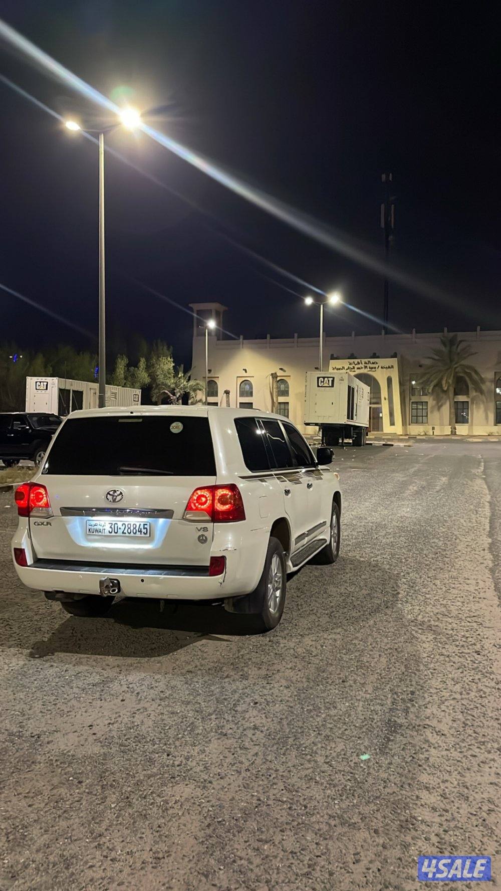 للبيع لاند٢٠١٤GXR وارد الساير صبغ الوكاله بلكامل ماشي ٥٠٠الف شرط الفحص3