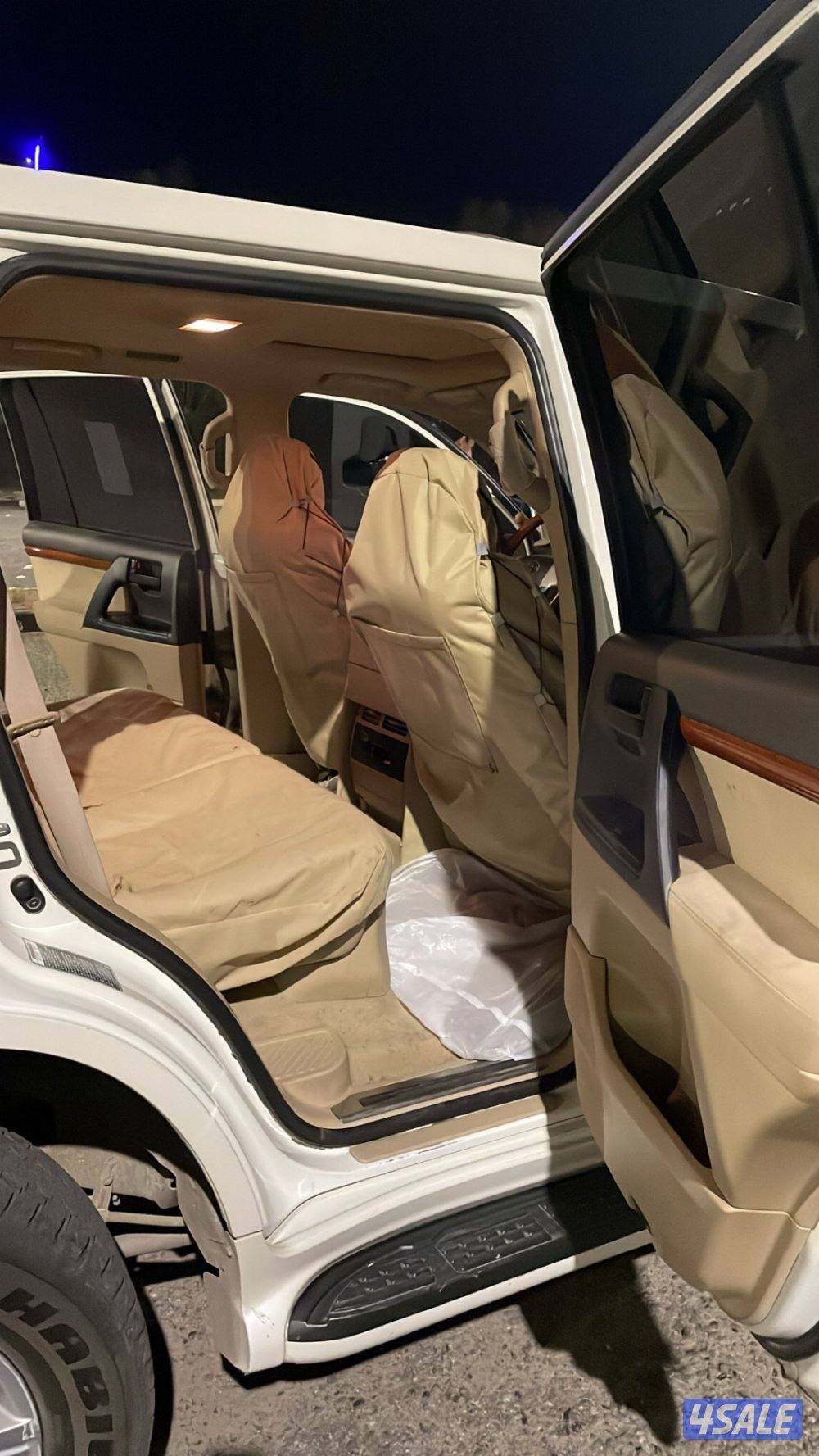 للبيع لاند٢٠١٤GXR وارد الساير صبغ الوكاله بلكامل ماشي ٥٠٠الف شرط الفحص9