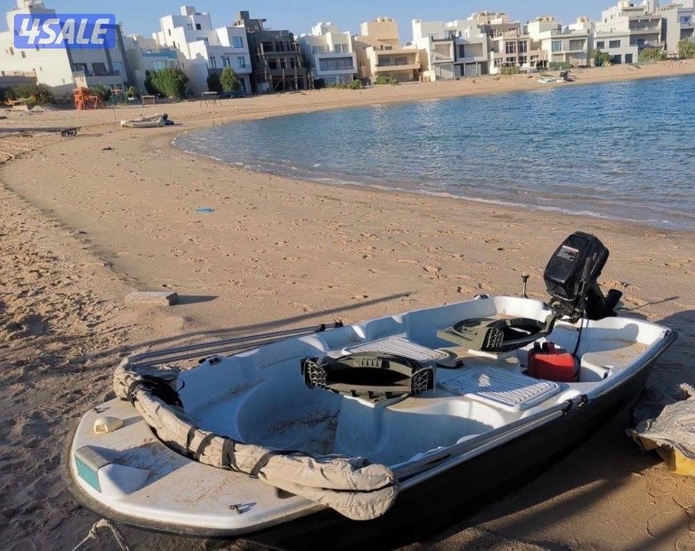 للبيع ماشوة ١٠ قدم مع ماكينة ٨ حصان وارد الروضان استعمال خفيف جدا0